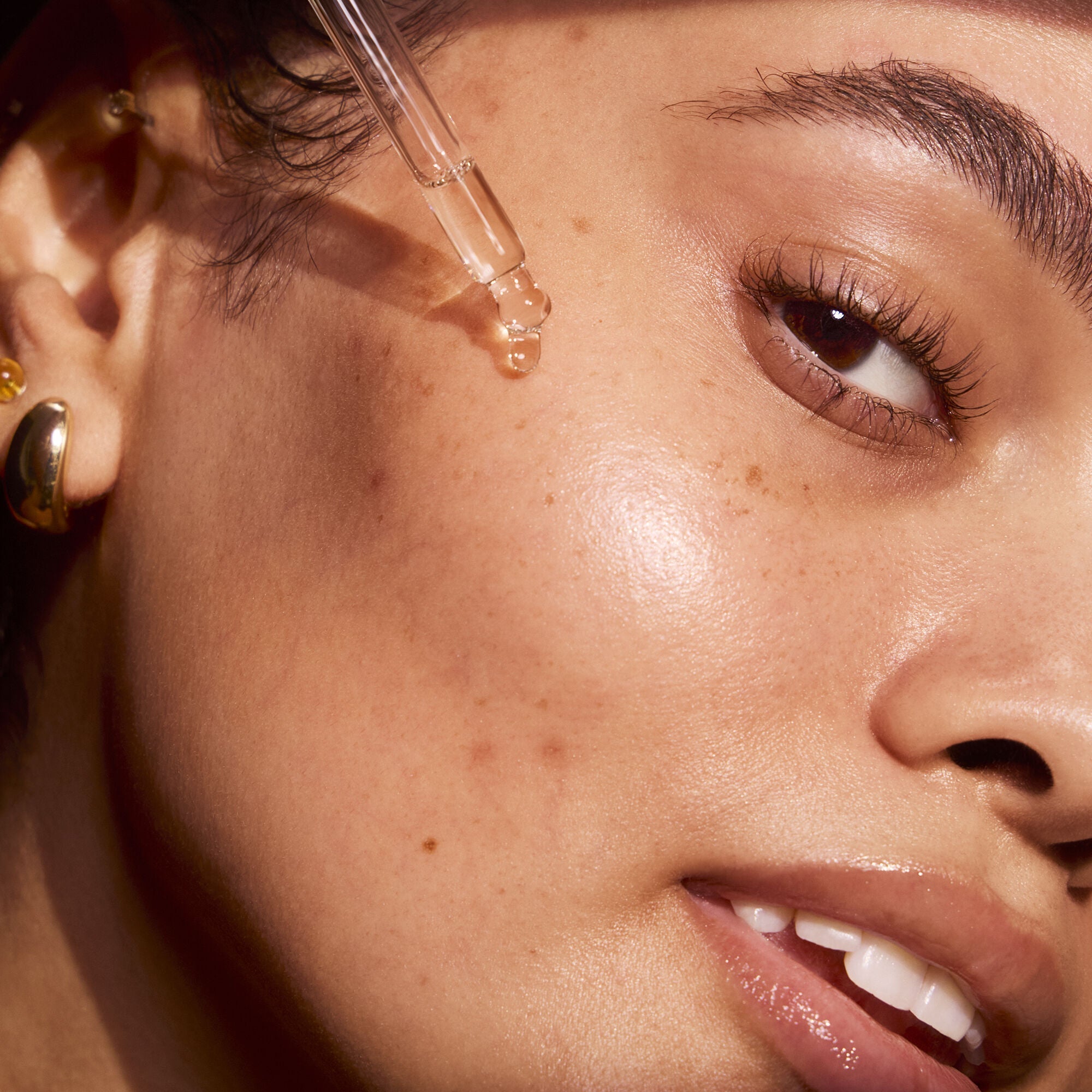 Applying Vitamin C Brightening Face Serum